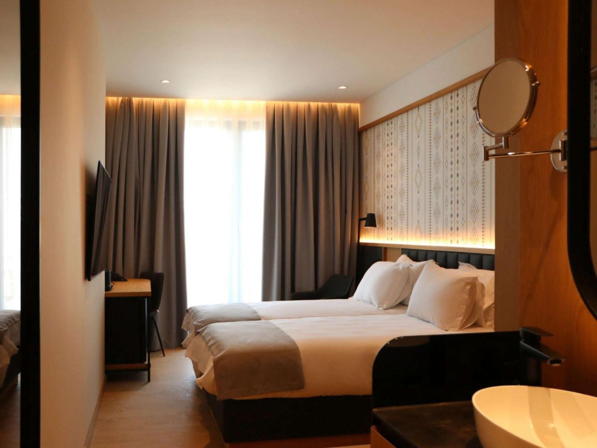 Mercure Prishtina City Приштина Екстер'єр фото