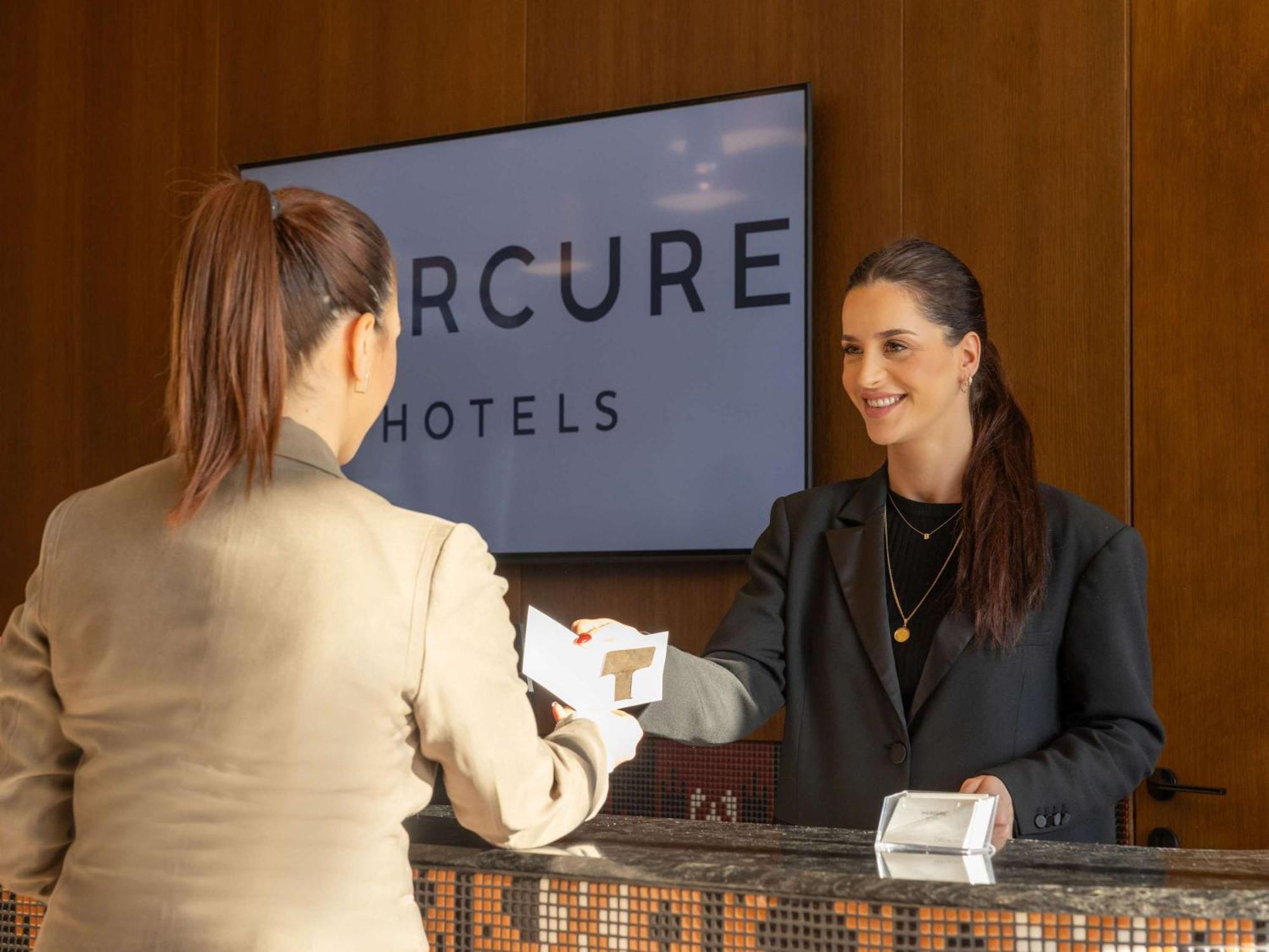Mercure Prishtina City Приштина Екстер'єр фото