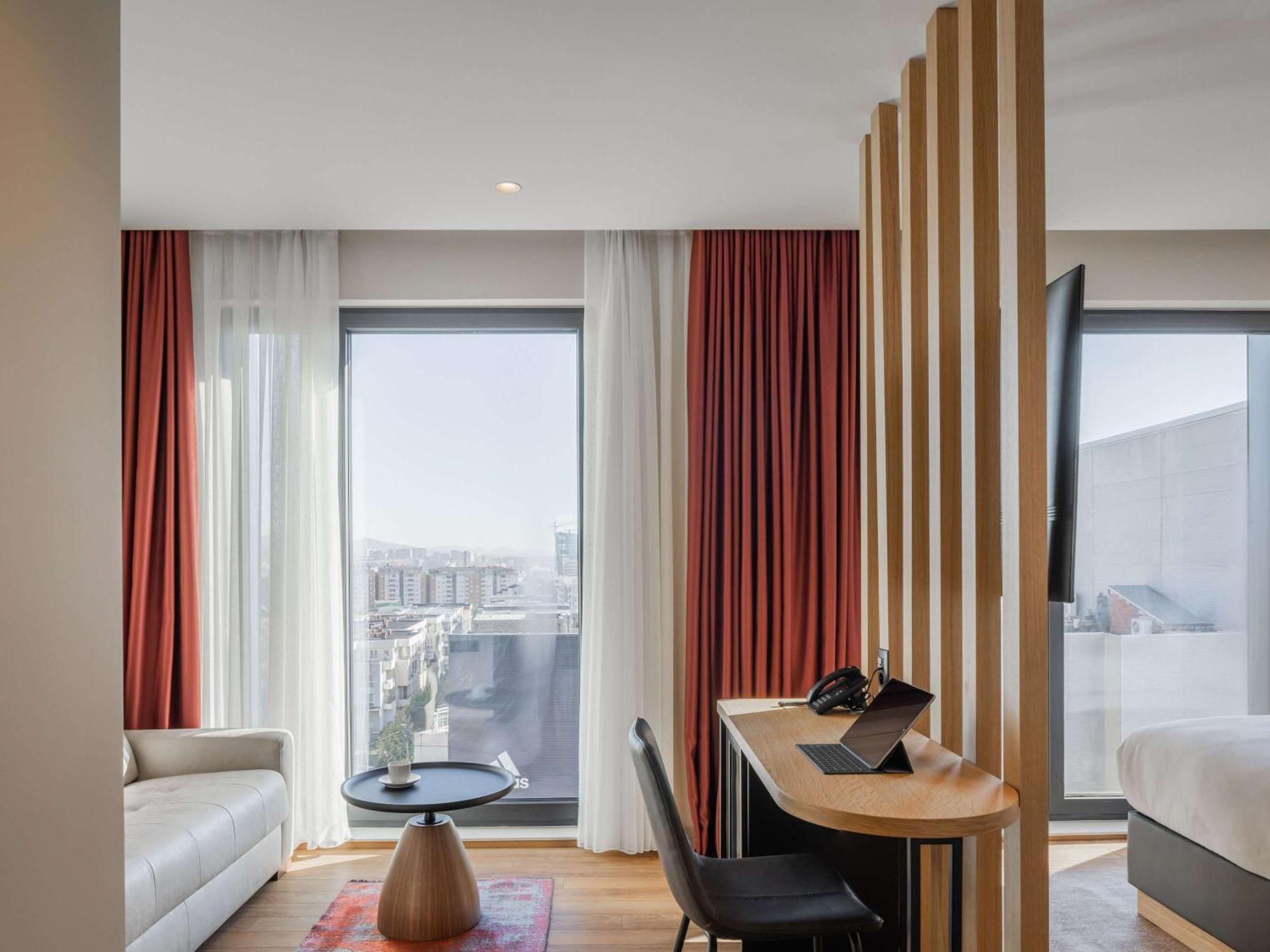 Mercure Prishtina City Приштина Екстер'єр фото
