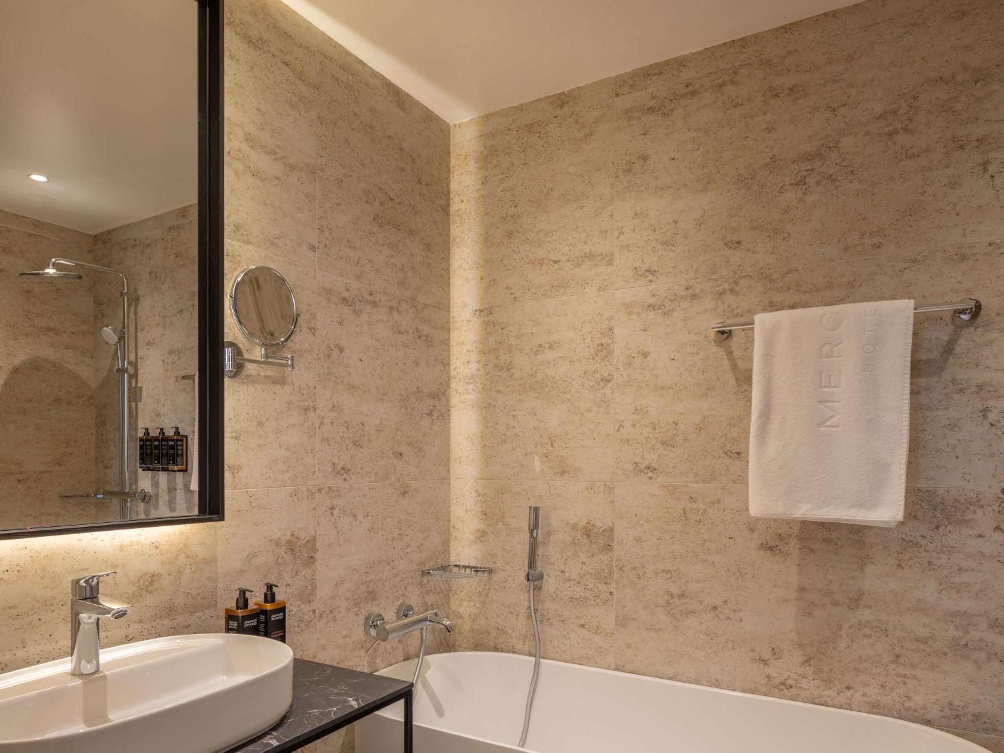 Mercure Prishtina City Приштина Екстер'єр фото