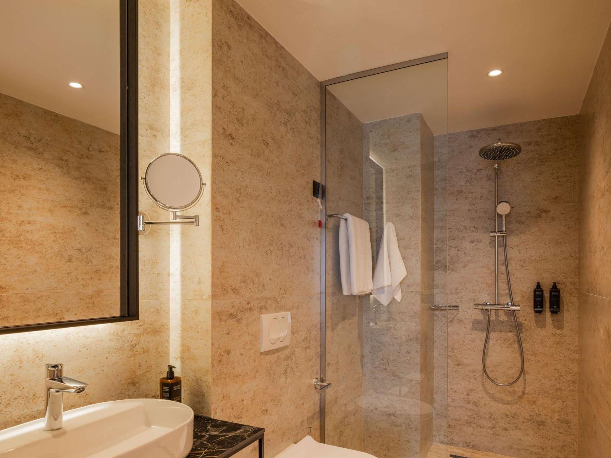 Mercure Prishtina City Приштина Екстер'єр фото