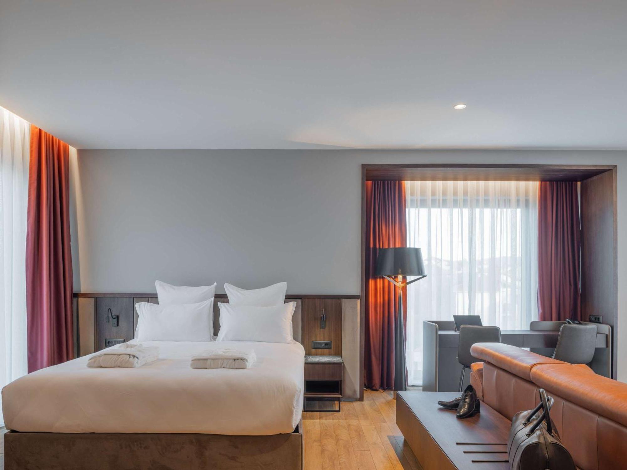 Mercure Prishtina City Приштина Екстер'єр фото